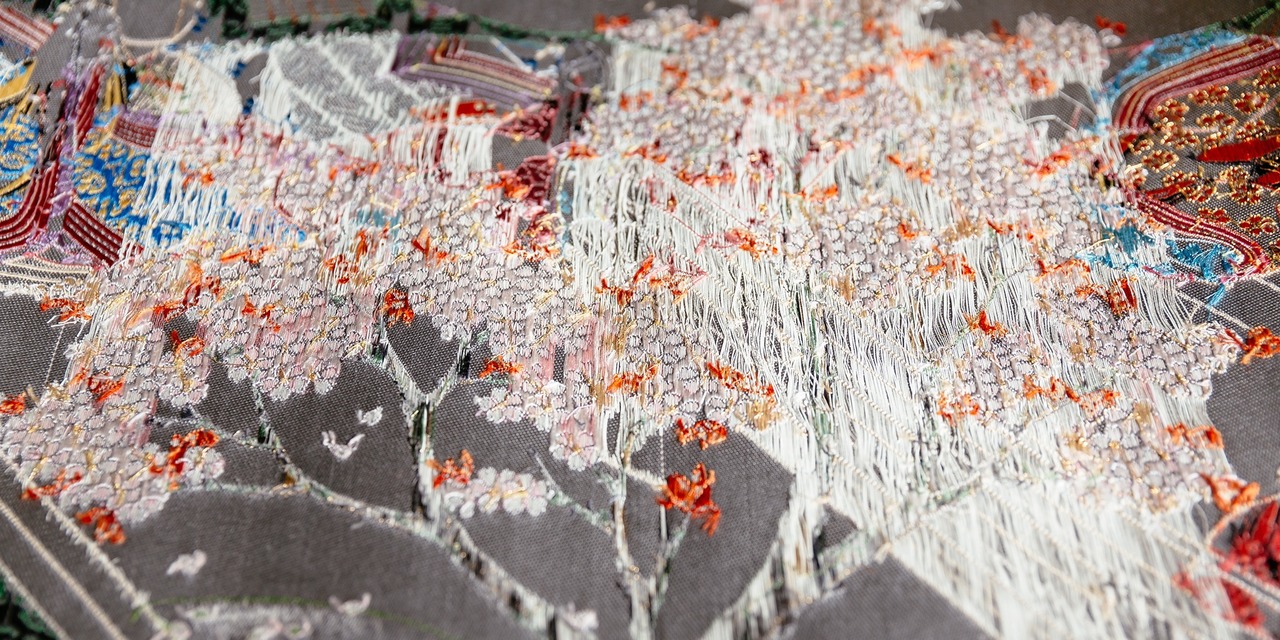 Itarô Yamaguchi, rouleaux tissés du Dit du Genji (détail), musée national des arts asiatiques – Guimet © © Stéphane Rambaud
