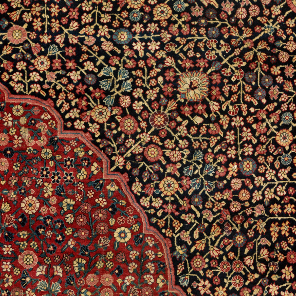 Détail tapis de prière dit Millefleurs, Cachemire, 1ère moitié du 18e siècle.  © © Lyon, musée des Tissus - Sylvain Pretto