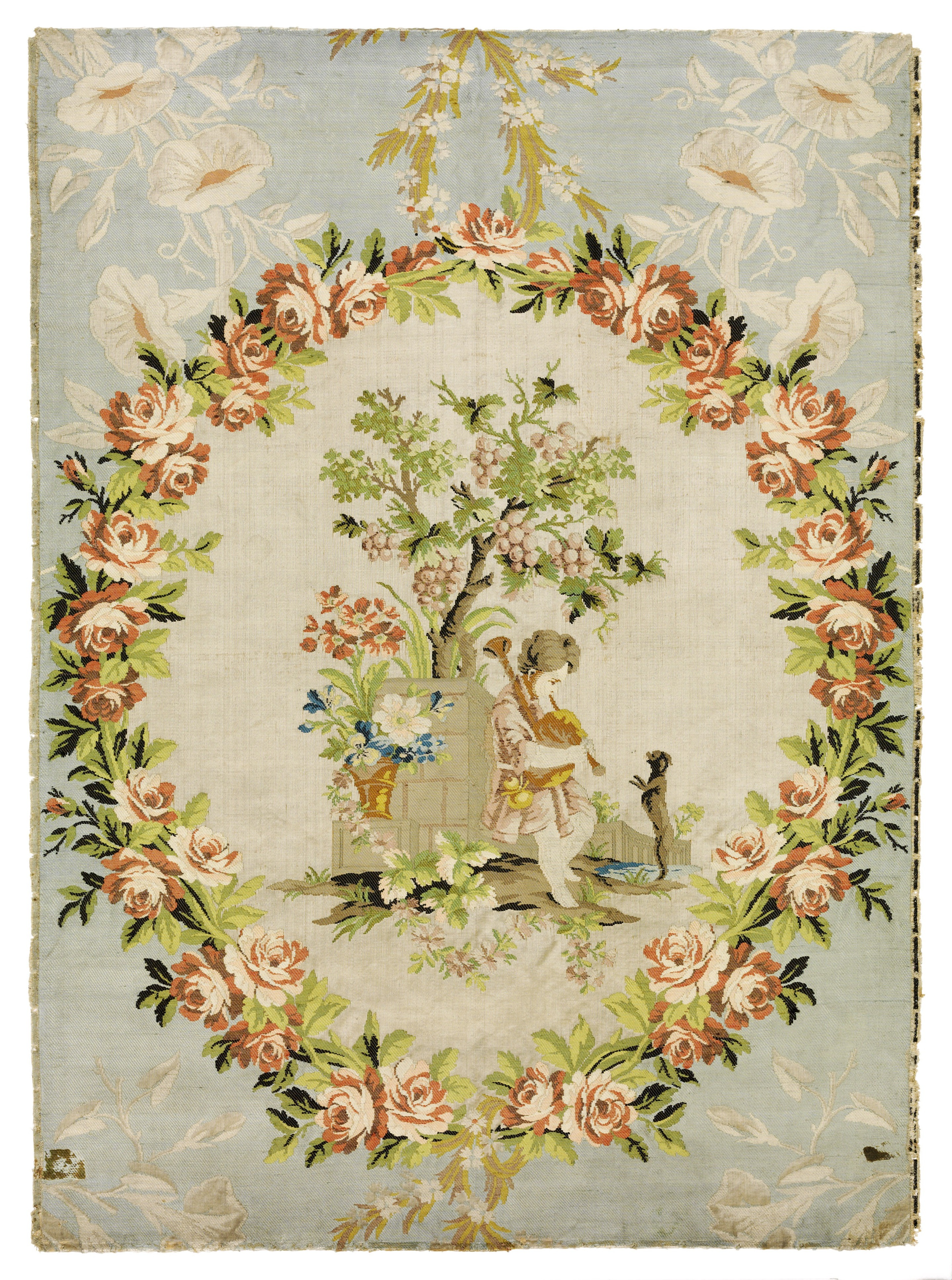 Philippe de Lasalle, Satin broché nuances « Le petit joueur de cornemuse », Lyon, entre 1771 et 1773.  © © Lyon, musée des Tissus – Sylvain Pretto