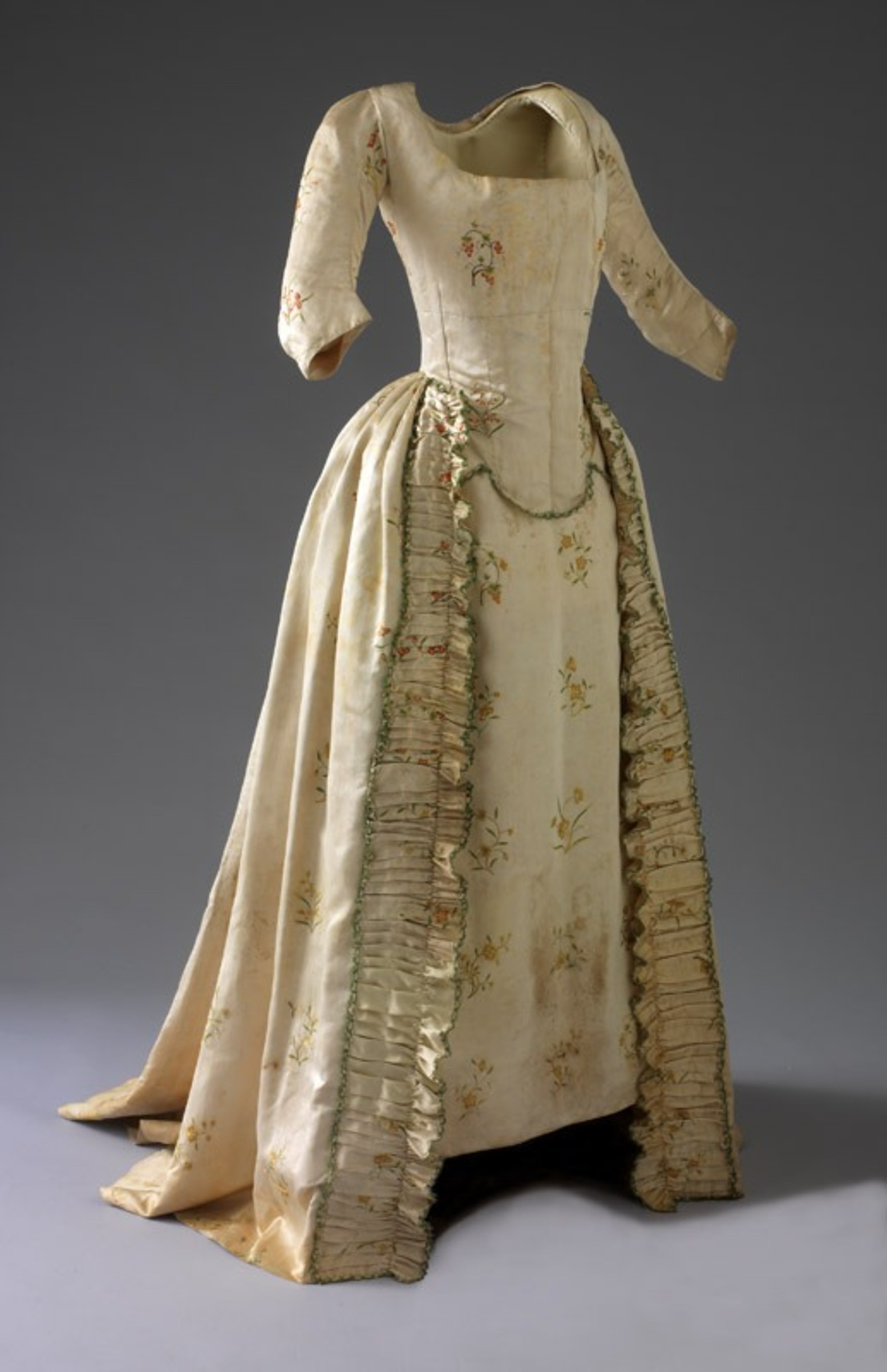 Robe à l'anglaise composée d'une robe de dessus et d'une jupe, europe, XVIIIe siècle. MT 51385.5. Don de Michel Descours, 2005. © © Lyon, musée des Tissus et des Arts décoratifs — Pierre Verrier